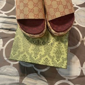 GUCCI Women’s Original GG Slides Beige/Red Brick